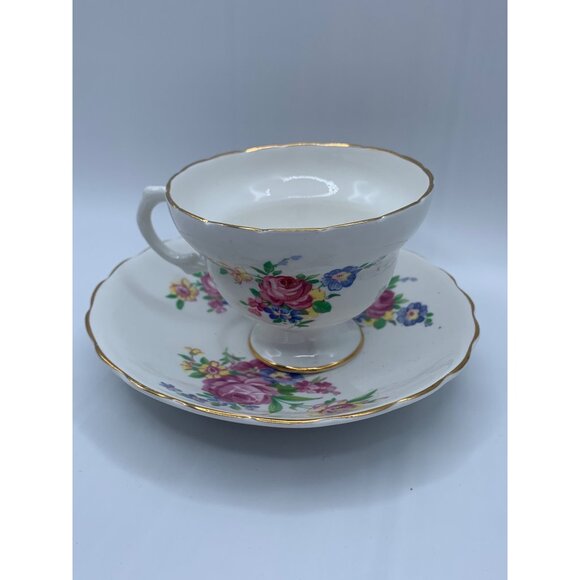 Vintage Rosina Bone China Teacup and Saucer Set Floral Pattern Gold Trim Made in - Picture 6 of 10